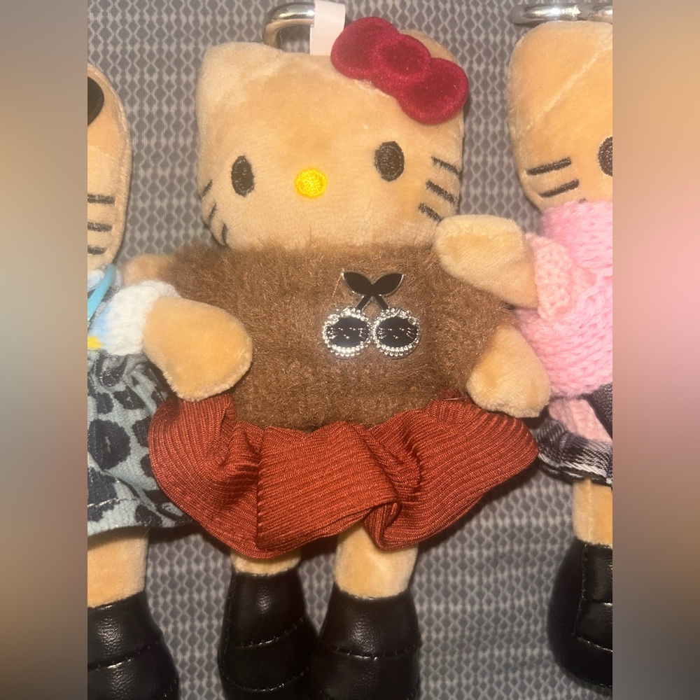 4 DIY Home Sanrio Hello Kitty Plush Keychain Duo in Pink, Brown, Black - Picture 3 of 5